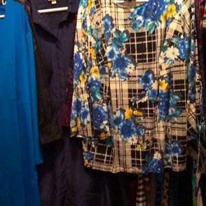 Very beautiful blouse long sleeve fared sleeve